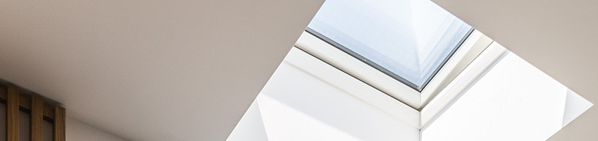 Type flat roof windows with flat glass section