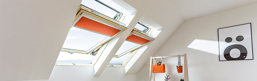 Center pivot roof windows in a bedroom