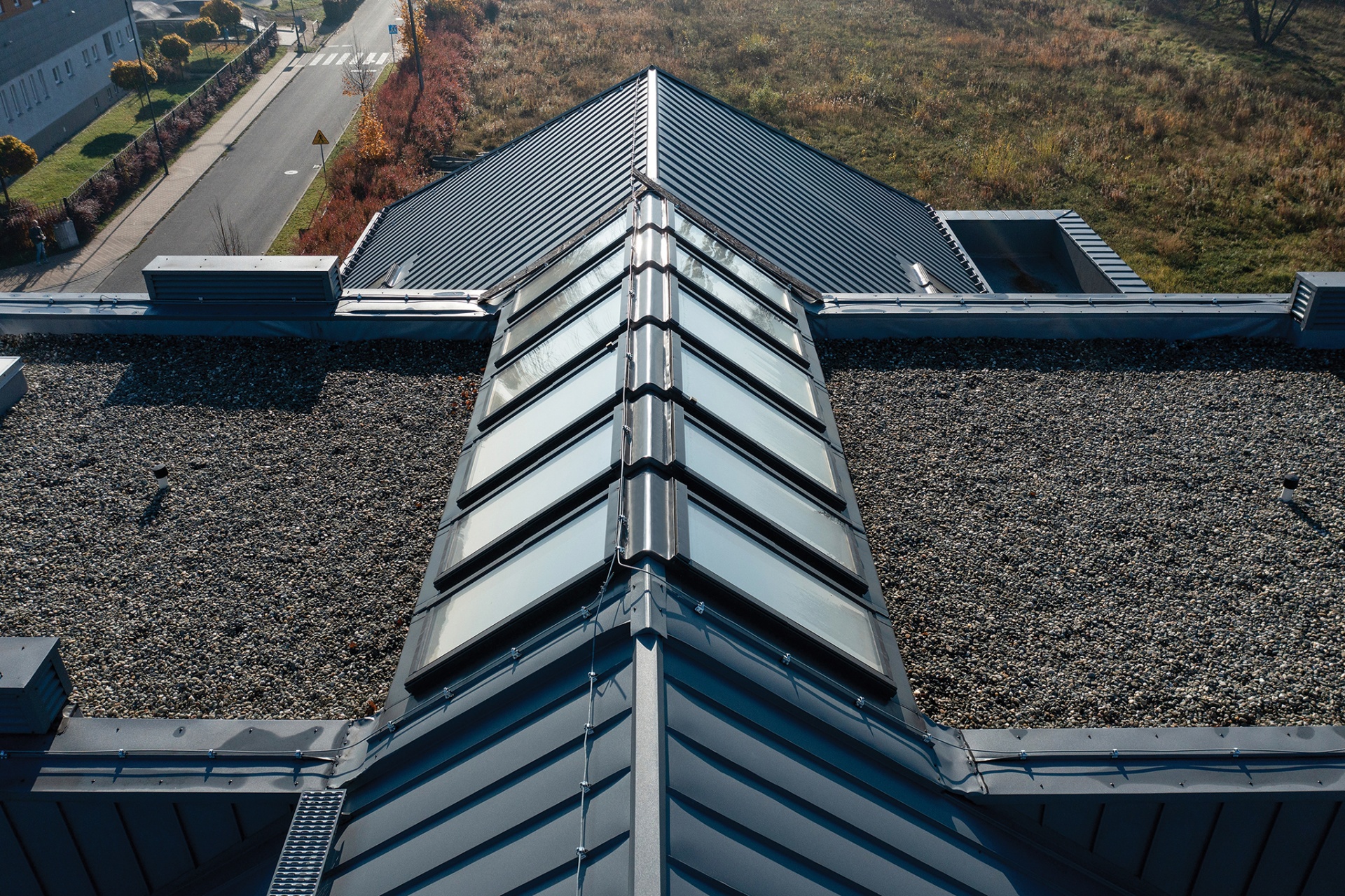 Solar Roof Windows or Electric Roof Windows - Which To Choose?