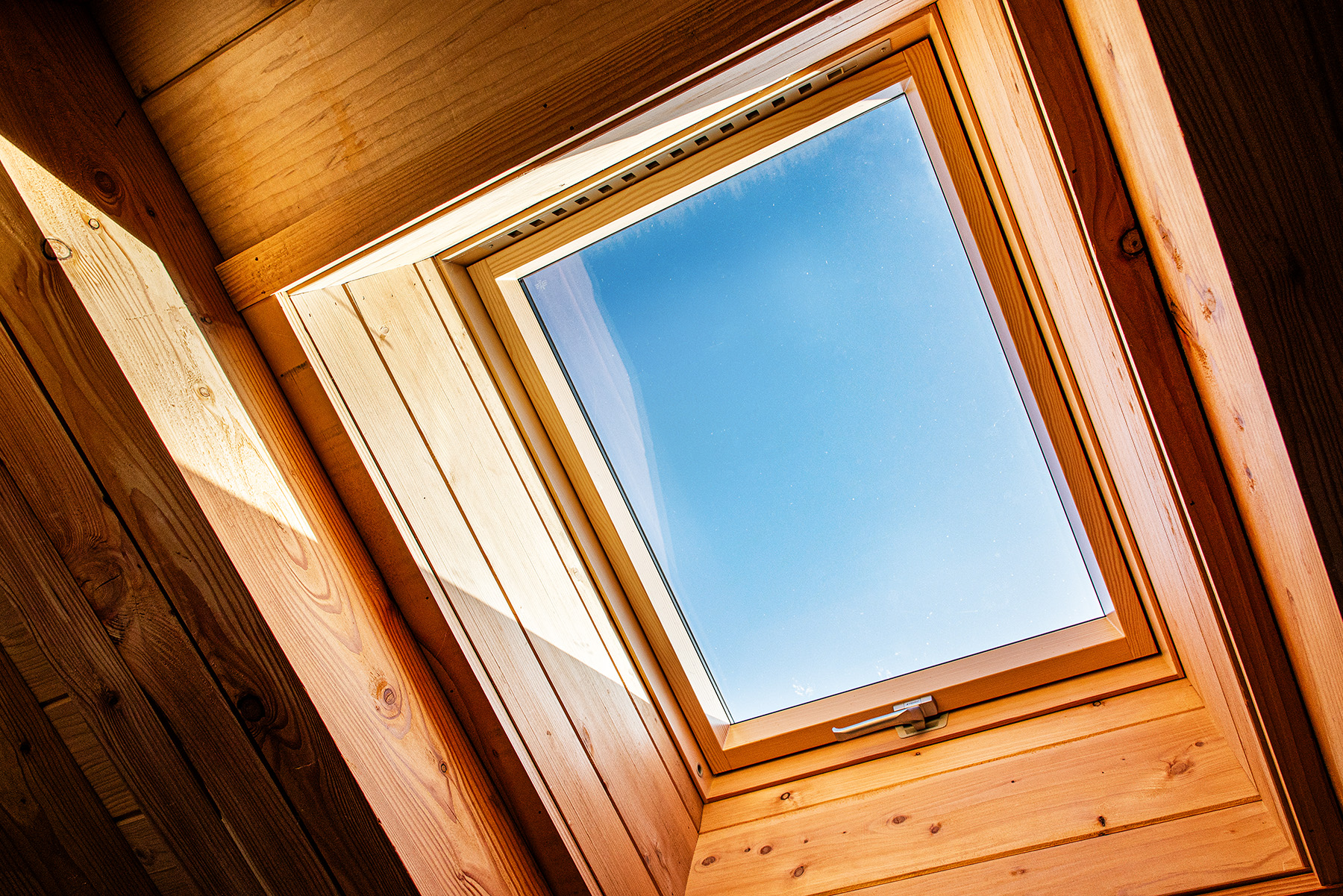 FAKRO vs Velux: A Comprehensive Comparison of Energy Efficiency and Price