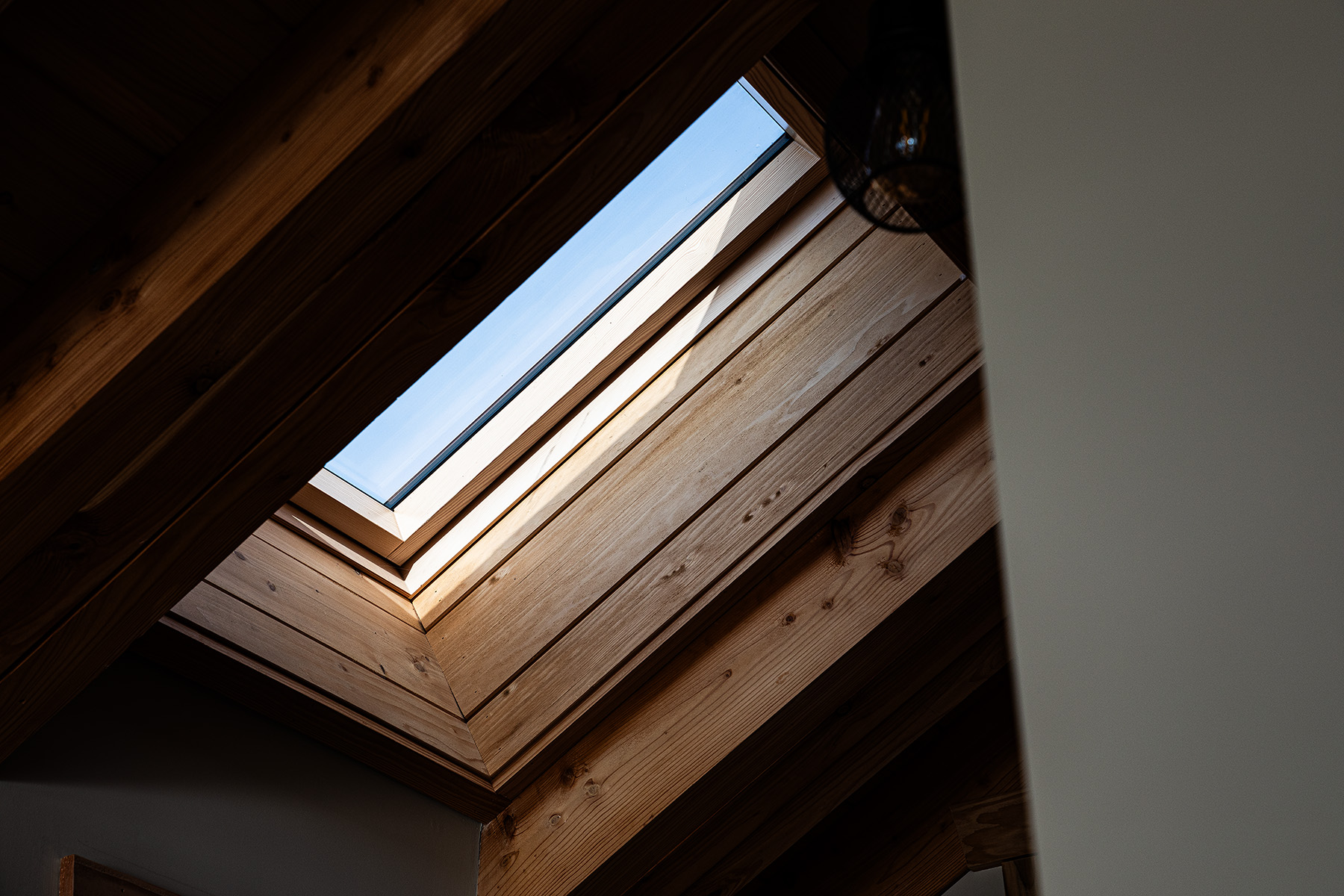 FAKRO vs Velux: A Comprehensive Comparison of Energy Efficiency and Price