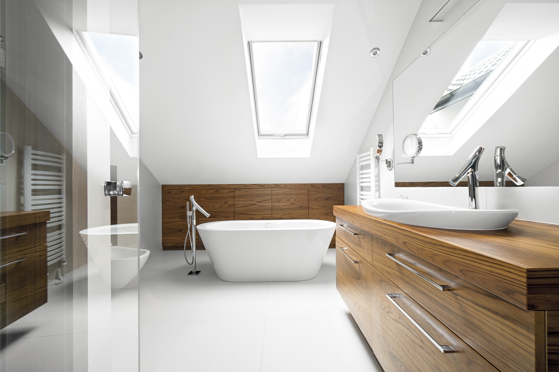 How to Create and Arrange an Attic Bathroom