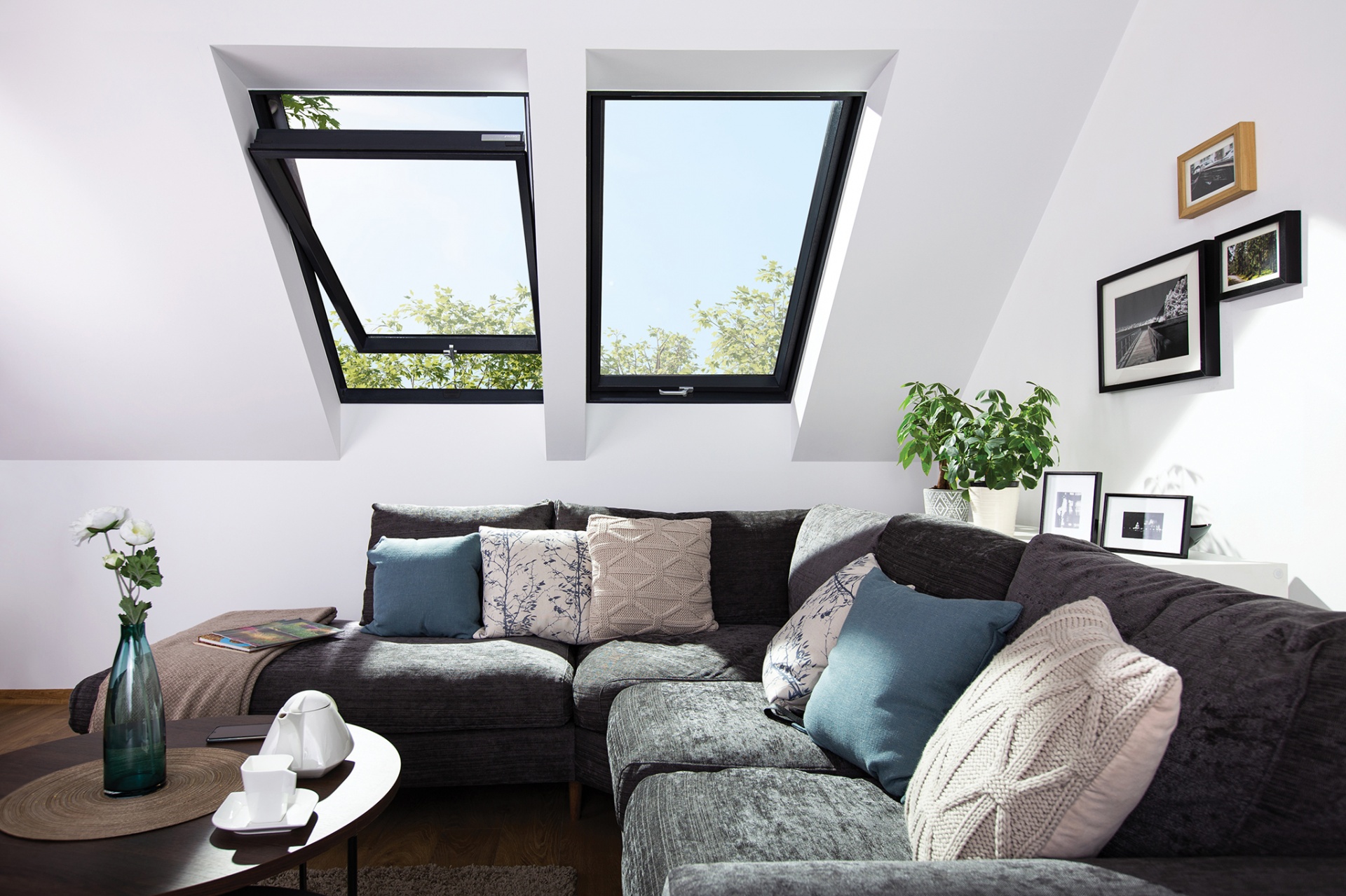 Centre Pivot vs. Top Hung & Pivot Roof Windows: A Guide to FAKROs Opening Styles
